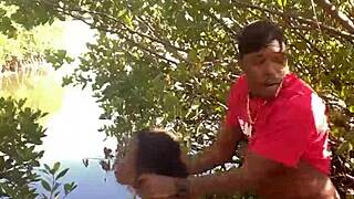 Having a quickie at the beach with deepthroat and cumshot 😍