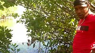 Having a quickie at the beach with deepthroat and cumshot 😍