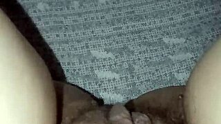 una milf con la fica peloso e aperta