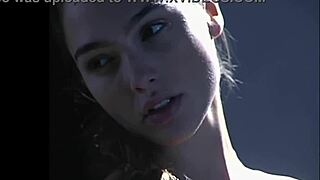 Gal gadot looks stunning in bikini as a goddess