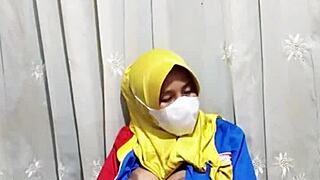 Hijab Girl Masturbates Before Work?