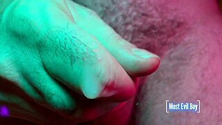 close-up masturbation leads to frontal cumshot 😏
