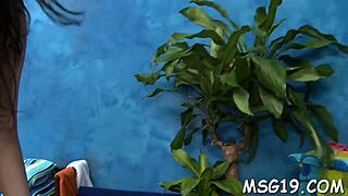 Lusty beauty gets biggest facial ever 😘