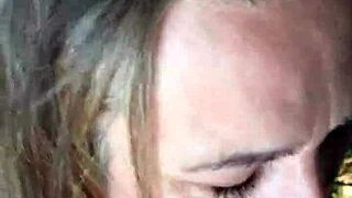 Esclave F Dressée À La Ceinture Et À La Pisse