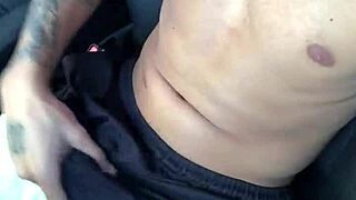 Amateur Masturbates in Car During Daylight