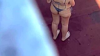 vecinas tomando sol en la terraza parte 4