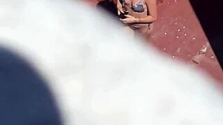 vecinas tomando sol en la terraza parte 4