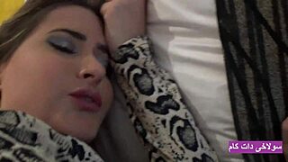 سکس ایرانی با دختر فروشنده پاساژ که یه جنده پولی گرون قیمت از آب درومد