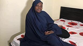 Muslim girl shows hairy pussy to pickup guy