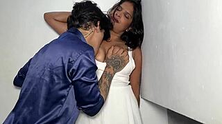 boyfriend invites girlfriend to the house