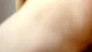 Barefoot housewife gets fucked on couch in quick homemade tape 😘