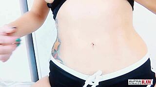 Pornstar Savana Styles Stretches Pussy