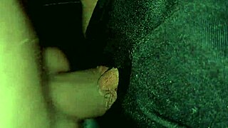 her pussy so wet, water flowing out everywhere?