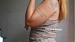 Woman flashes pussy in short