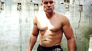 yuri ga�cho - bodybuilder horny and cumload