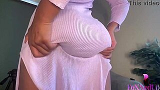 Jenna Foxx sticks her dildo deep!