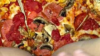 Watch Snoewwhite Masturbate with Pizza and Chocolate!