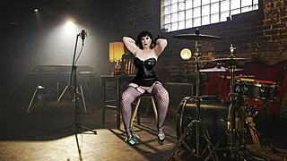 granny carmen sucks doggy fucks missionary creampie