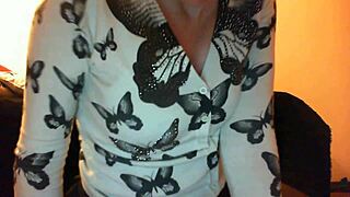 Nicoletta explores mouth soap fetish solo