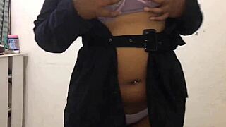 Novinha Tirando A Roupinha