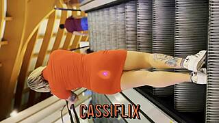 that hot bunny with big ass takes the whole carrot in her pussy!