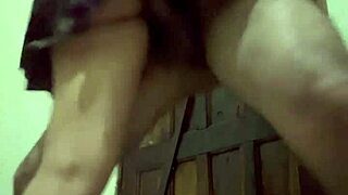 its good to lift my leg and the guy comes from below to fuck my pussy quickly