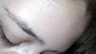 Me la chupa y le digo que pare antes de que acabe