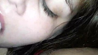 Me la chupa y le digo que pare antes de que acabe