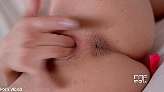 Newcomer Fingering Trimmed Pussy In First Glamour Solo