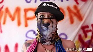 big ass leya falcon has a huge orgasm in this blondie threesome?