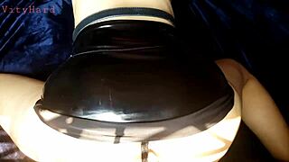 I watch Vity Hard masturbatin till she gozes specially for the Testosterona blog