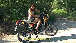 Enduro dirtbike clips trailer full show bikes babes revving vintage 2-stroke