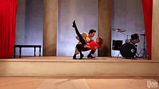 Lexis ass looks so good in leggings 😍