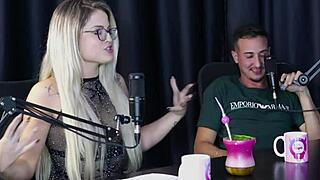 Os atendimentos que faz com as duas namoradas não ia curtir fazer gang bang com desconhecidos e quando foi pro motel - lexi mallet sheer red