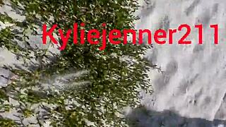 The story of following a woman on the beach and convincing her for public anal sex