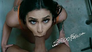 Meet Model In Hotel Hallway For Ass Worship