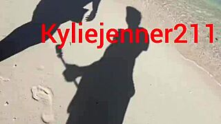 The story of following a woman on the beach and convincing her for public anal sex