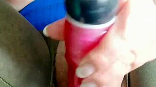 esposa puta seduce al nuevo supervisor de su marido haciendo un video masturbandose 3 fullon xred sheer