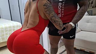 meu treinador n�o resistiu ver minha bunda empinada me fodeu gostoso 😍