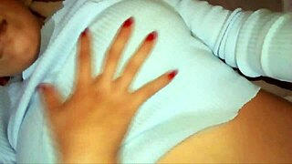 Colombian schoolgirl fingers herself and masturbates in a skirt for her boyfriend