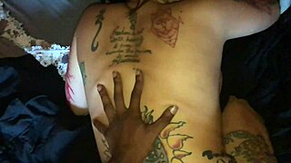 Treylongzxxx and Gia Lovely have anal fun in 18 wheeler pov