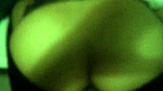 i am watching this amateur cogiendo rico and it's turning me on