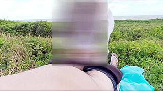 rapidinha na praia em publico com creampie e oral