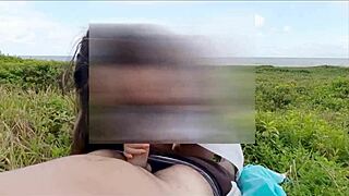 rapidinha na praia em publico com creampie e oral