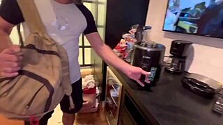 pai fragou os filho numa orgia e deu castigo para eles participando da suruba todos ficaram com vergonha mas eles deu conta das gostosas