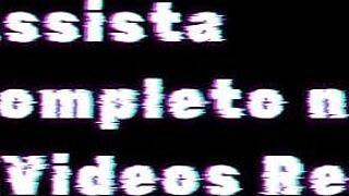 Esfregando a bucetinha resolvi dedar o cuzinho também