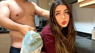 follando muy duro con hijastra de apenas 18 años en la cocina con el mejor padrastro que tengo