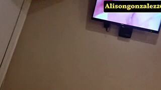 Invite A Un Amigo A Casa Para Que Me Haga Una Sesion De Fotos Y Me Ofrece Dinero A Cambio De Sexo