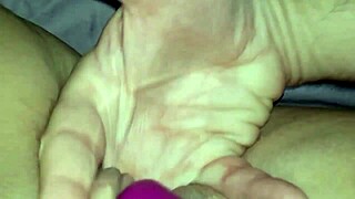 fingering leads to orgasm, so hot! 😍