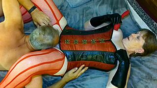 Does Steampunk Granny Finger & Cunni Until She Cums?